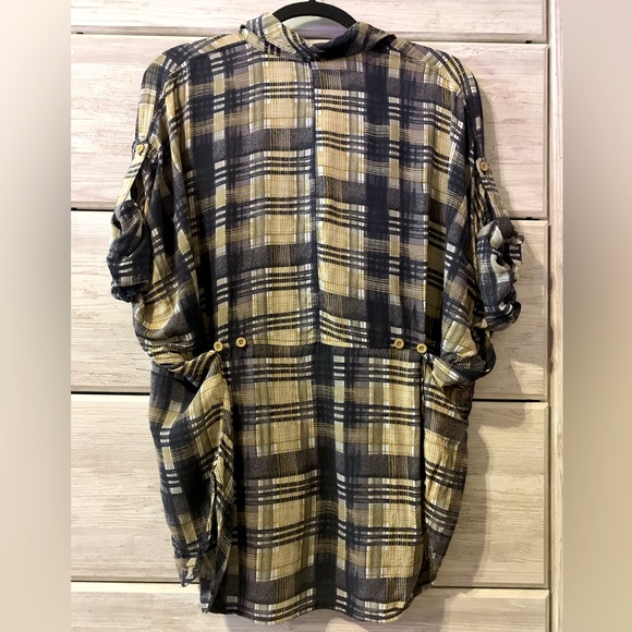 Forever 21 Oversized Button Down; Soft Material - Picture 2 of 2